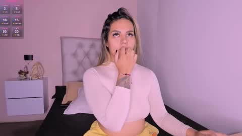 Snapshot of mariana__roe chatting on 02.25.25 Mariana Roe online show from 02.25.25