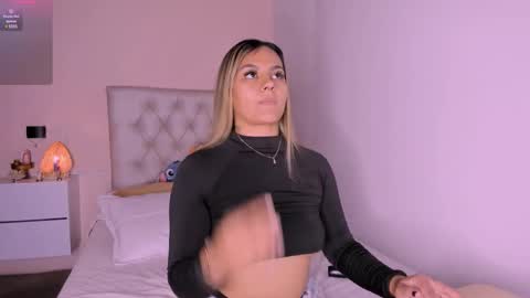 Snapshot of mariana__roe chatting on 02.28.25 Mariana Roe online show from 02.28.25