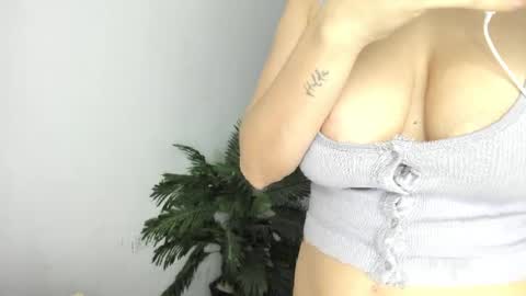 Snapshot of mariana_laurent1 chatting on 04.30.26 Mariana online show from 04.30.26