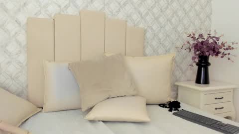 Snapshot of marianasanz chatting on 02.12.25 Mariana online show from 02.12.25