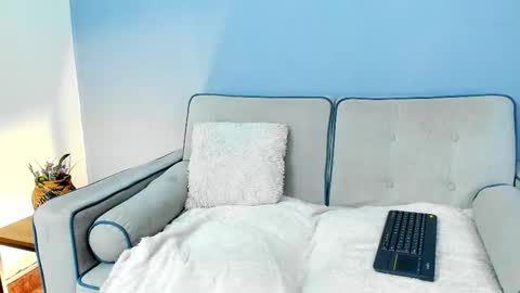 Snapshot of marianavargas20 chatting on 10.20.25 Mariana Vargas online show from 10.20.25