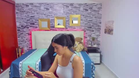 Snapshot of marianaxxx__ chatting on 12.11.24 Mariana online show from 12.11.24