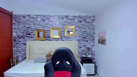 Snapshot of marianaxxx__ chatting on 02.06.25 Mariana online show from 02.06.25