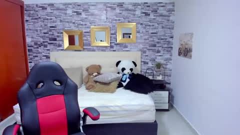 Snapshot of marianaxxx__ chatting on 02.12.25 Mariana online show from 02.12.25