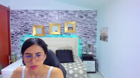 Snapshot of marianaxxx__ chatting on 02.15.25 Mariana online show from 02.15.25