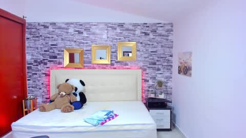 Snapshot of marianaxxx__ chatting on 02.19.25 Mariana online show from 02.19.25