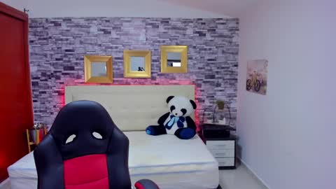 Snapshot of marianaxxx__ chatting on 02.28.25 Mariana online show from 02.28.25