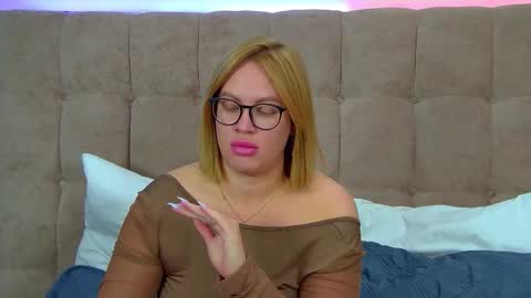 Snapshot of marianeumann chatting on 09.28.25 Maria online show from 09.28.25