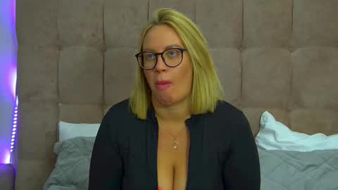 Snapshot of marianeumann chatting on 11.06.25 Maria online show from 11.06.25