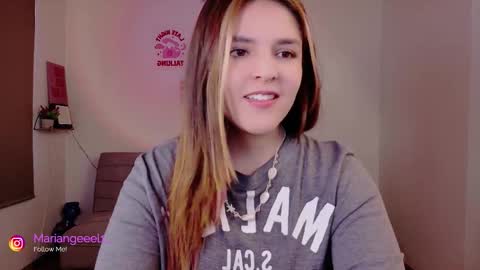 mariangeel_ online show from 10.16.25