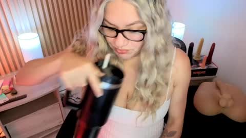 Marian Love  online show from 04.13.26