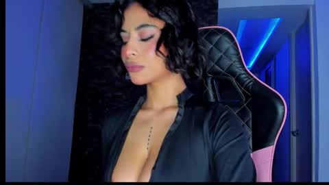 M A R I A N E online show from 03.08.26