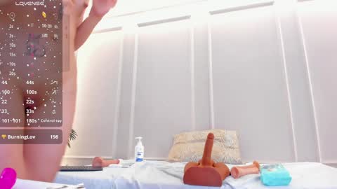 Snapshot of mariapettit chatting on 12.14.24 Maria Pettit online show from 12.14.24