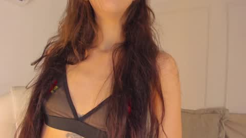 Snapshot of mariapettit chatting on 01.09.25 Maria Pettit online show from 01.09.25