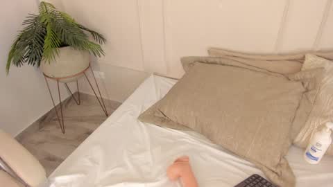 Snapshot of mariapettit chatting on 01.11.25 Maria Pettit online show from 01.11.25