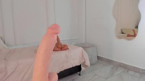 Snapshot of mariapettit chatting on 01.22.25 Maria Pettit online show from 01.22.25