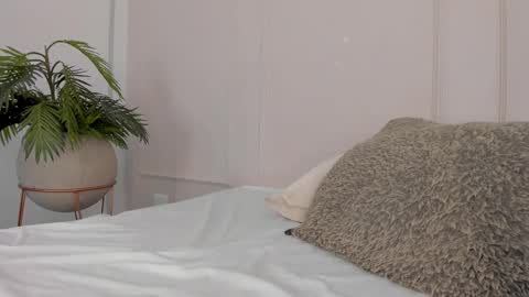 Snapshot of mariapettit chatting on 02.28.25 Maria Pettit online show from 02.28.25