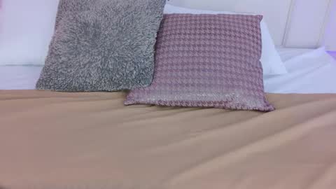 Snapshot of mariapettit chatting on 09.09.25 Maria Pettit online show from 09.09.25