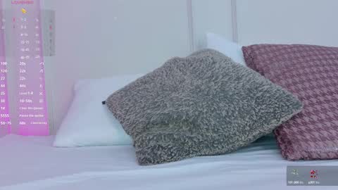 Snapshot of mariapettit chatting on 09.10.25 Maria Pettit online show from 09.10.25