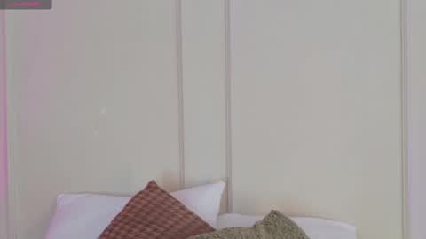 Snapshot of mariapettit chatting on 09.14.25 Maria Pettit online show from 09.14.25