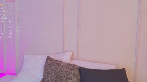 Snapshot of mariapettit chatting on 10.15.25 Maria Pettit online show from 10.15.25