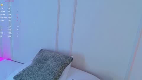 Snapshot of mariapettit chatting on 10.24.25 Maria Pettit online show from 10.24.25