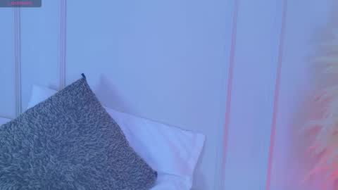 Snapshot of mariapettit chatting on 10.28.25 Maria Pettit online show from 10.28.25