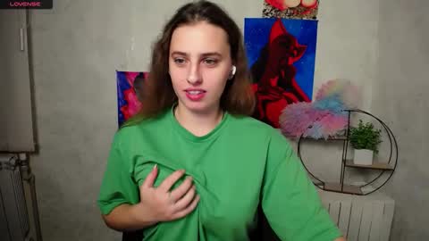 Snapshot of mariatess_ chatting on 10.30.25 Mariia online show from 10.30.25