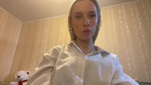 Molly online show from 09.09.25