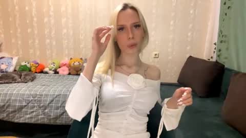 Molly online show from 09.14.25