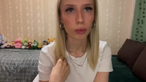 Molly online show from 09.19.25