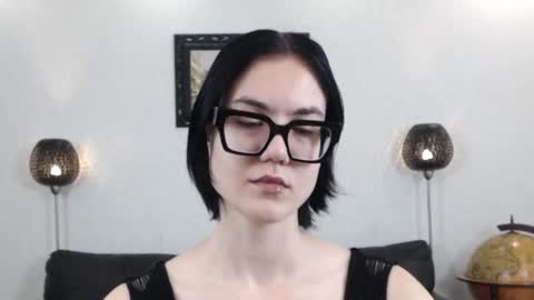 Snapshot of marie_fitch chatting on 11.21.25 Marie Fitch online show from 11.21.25