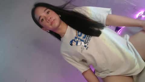 Snapshot of marie_lopez chatting on 04.25.26 yourdreamgirl MARIE online show from 04.25.26