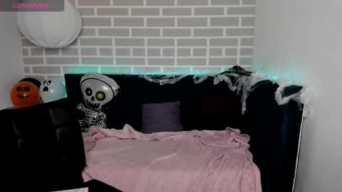 Mary 3 online show from 10.26.25