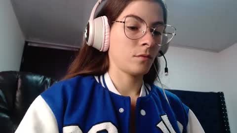 Snapshot of mariel_sins21 chatting on 01.22.25 Mariie online show from 01.22.25