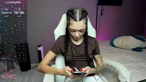 Snapshot of mariella__adams chatting on 10.31.25 Maria online show from 10.31.25