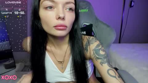 Snapshot of mariella__adams chatting on 11.15.25 Maria online show from 11.15.25