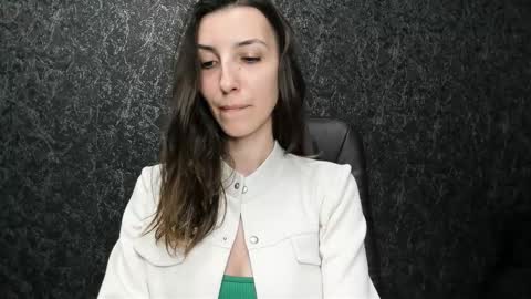 Snapshot of marielleanker chatting on 10.07.25 marielleanker online show from 10.07.25