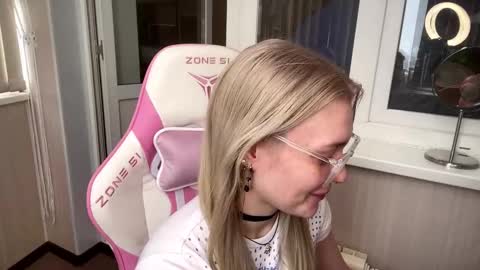 Hey Im Ash  I think together we can hit first 10 thumbs up online show from 02.28.26