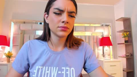 Snapshot of mariiahneedles chatting on 11.17.25 mariiahneedles online show from 11.17.25