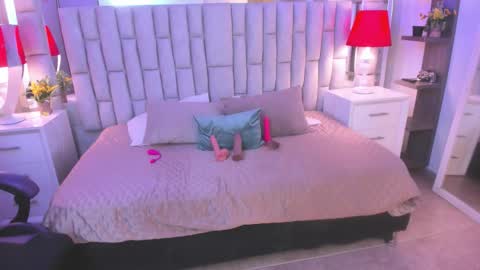 mariiahneedles online show from 02.06.26