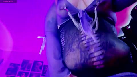 Snapshot of mariiana_velezz chatting on 10.17.25 mariiana_velezz online show from 10.17.25