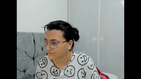 Snapshot of marilyn_garcia chatting on 01.27.25 MARILYN SEXY online show from 01.27.25