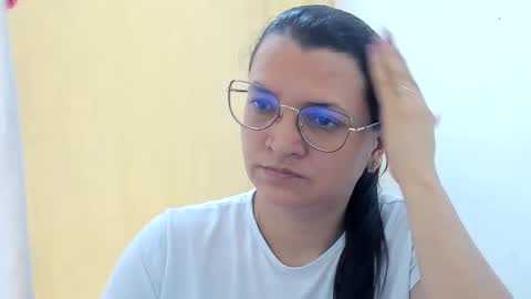 Snapshot of marilyn_garcia chatting on 10.24.25 MARILYN SEXY online show from 10.24.25