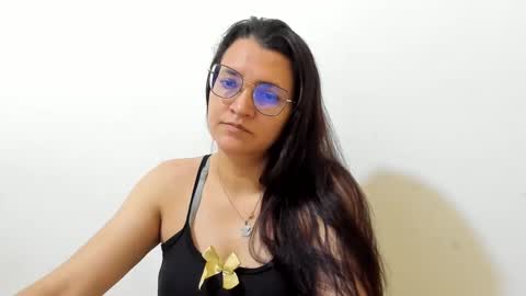 Snapshot of marilyn_garcia chatting on 10.27.25 MARILYN SEXY online show from 10.27.25