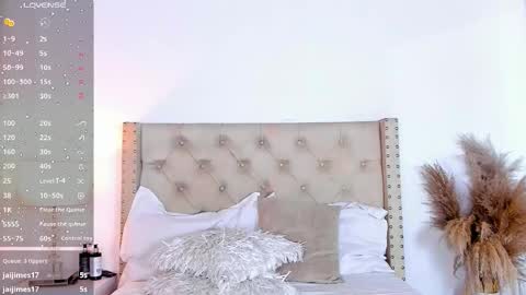 Snapshot of marilynrossy chatting on 10.30.25 marilynrossy online show from 10.30.25