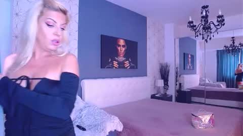 Snapshot of marimais chatting on 09.17.25 Mary Mais online show from 09.17.25