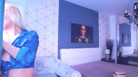 Snapshot of marimais chatting on 10.06.25 Mary Mais online show from 10.06.25