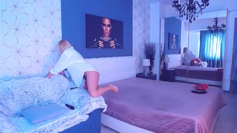 Snapshot of marimais chatting on 10.15.25 Mary Mais online show from 10.15.25