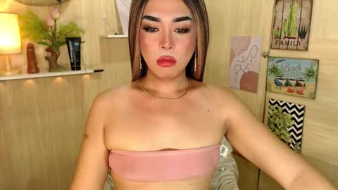 Snapshot of marinamorets chatting on 10.10.25 marina online show from 10.10.25